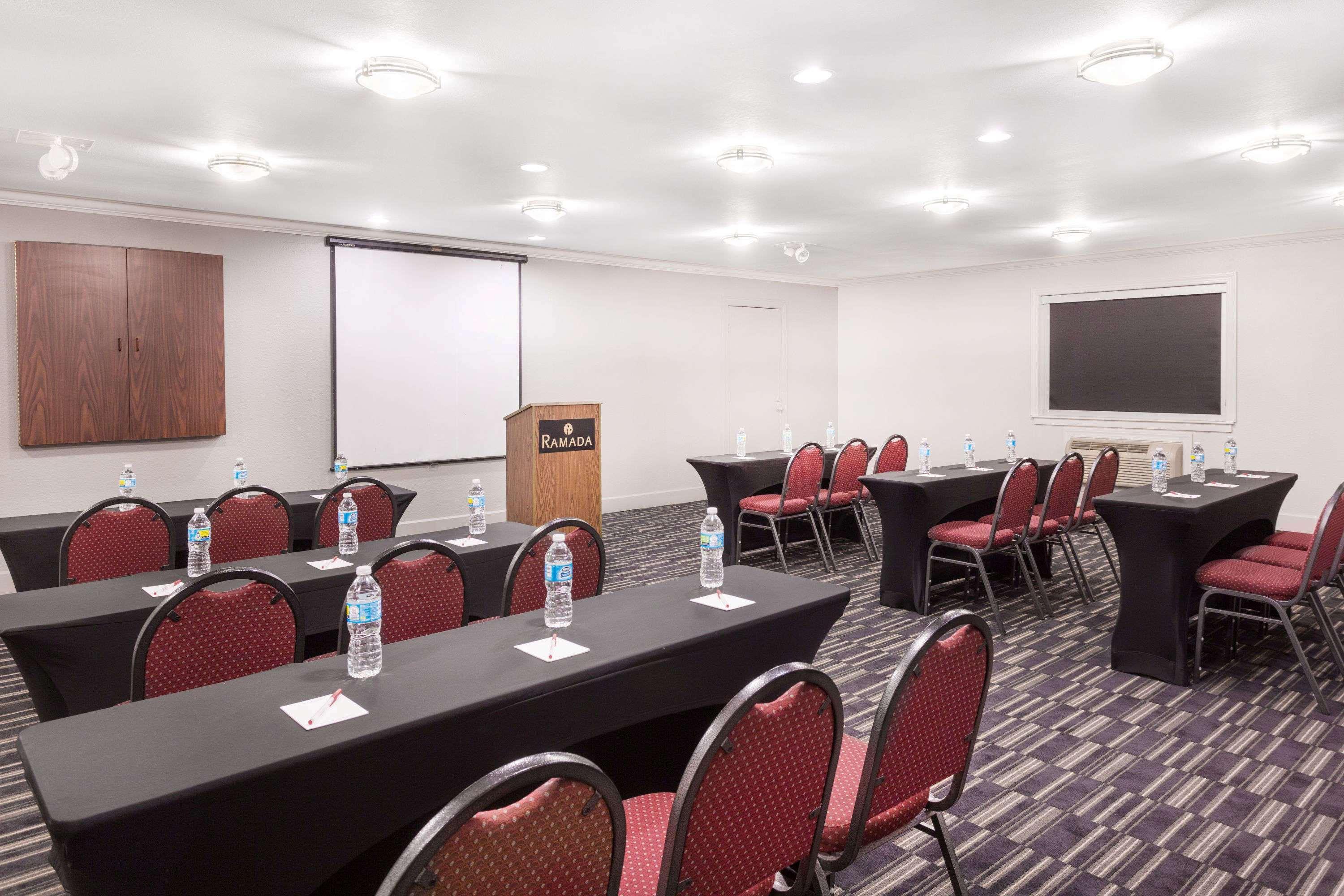 Ramada By Wyndham Tuscaloosa Hotel Luaran gambar