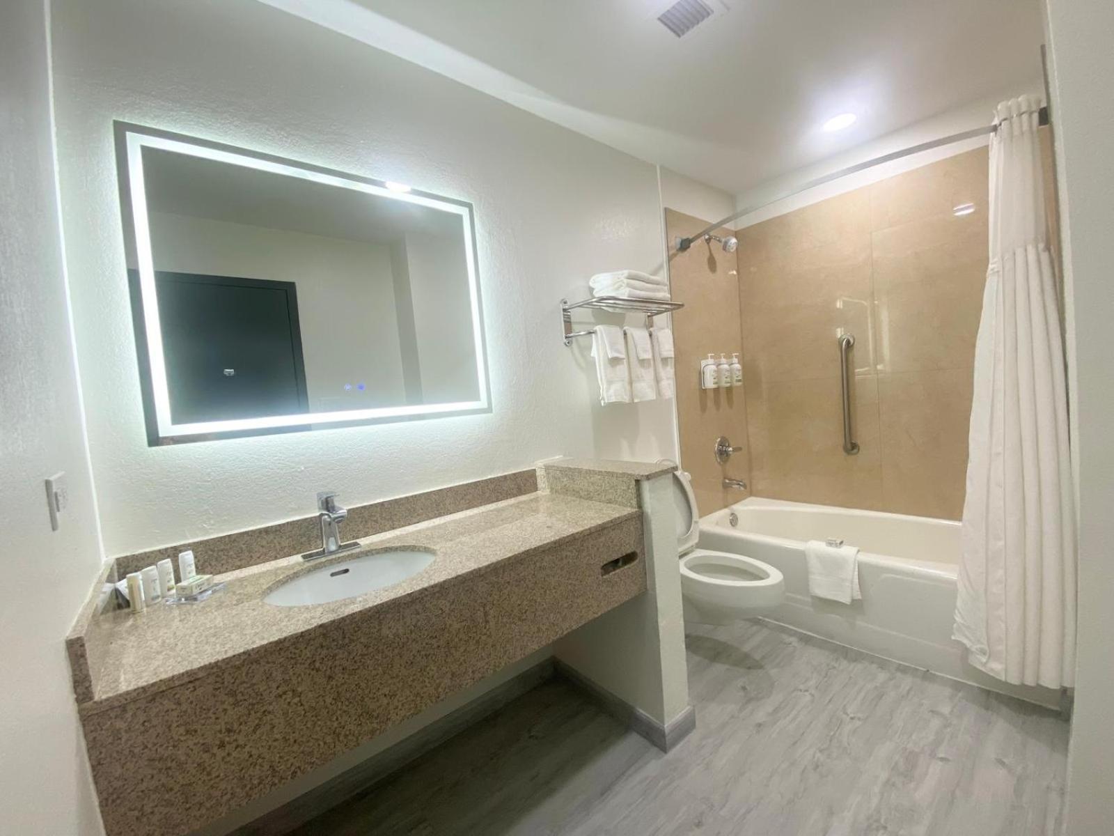 Ramada By Wyndham Tuscaloosa Hotel Luaran gambar